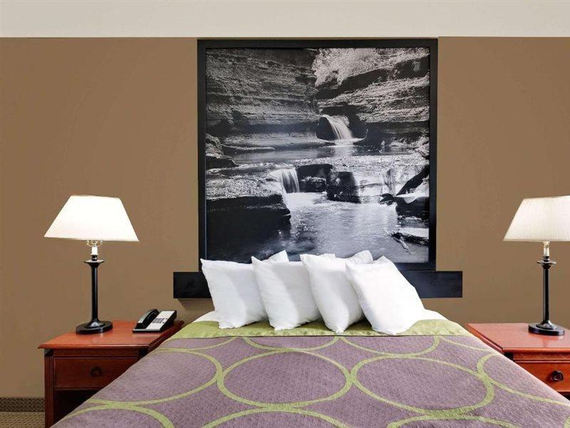 Super 8 By Wyndham Ithaca Hotel Buitenkant foto