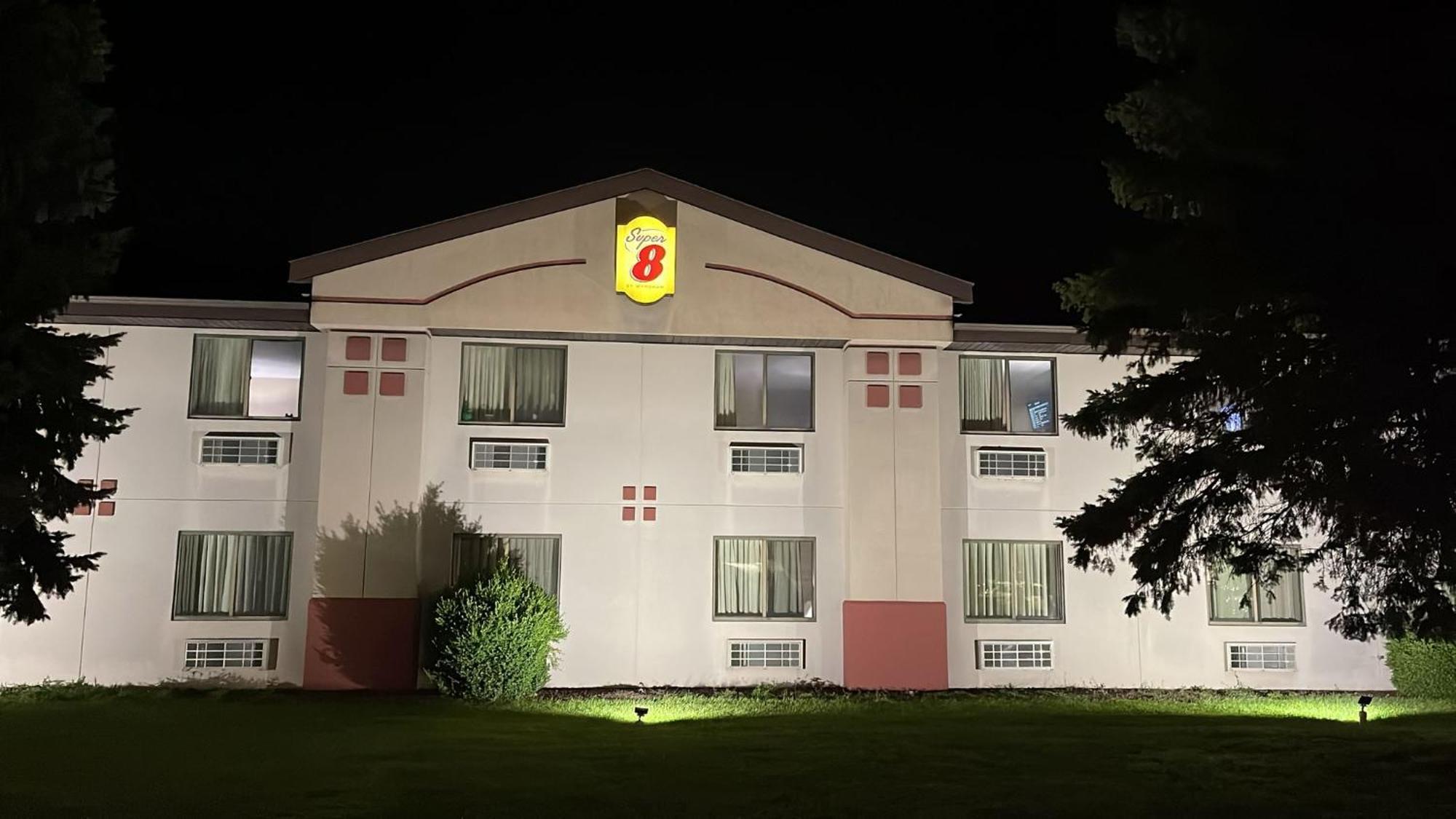 Super 8 By Wyndham Ithaca Hotel Buitenkant foto