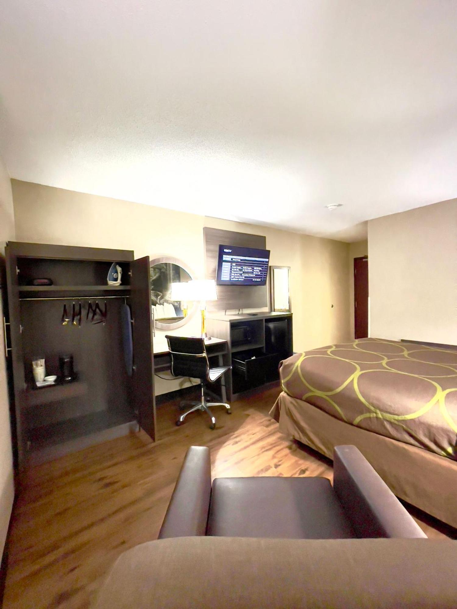 Super 8 By Wyndham Ithaca Hotel Buitenkant foto