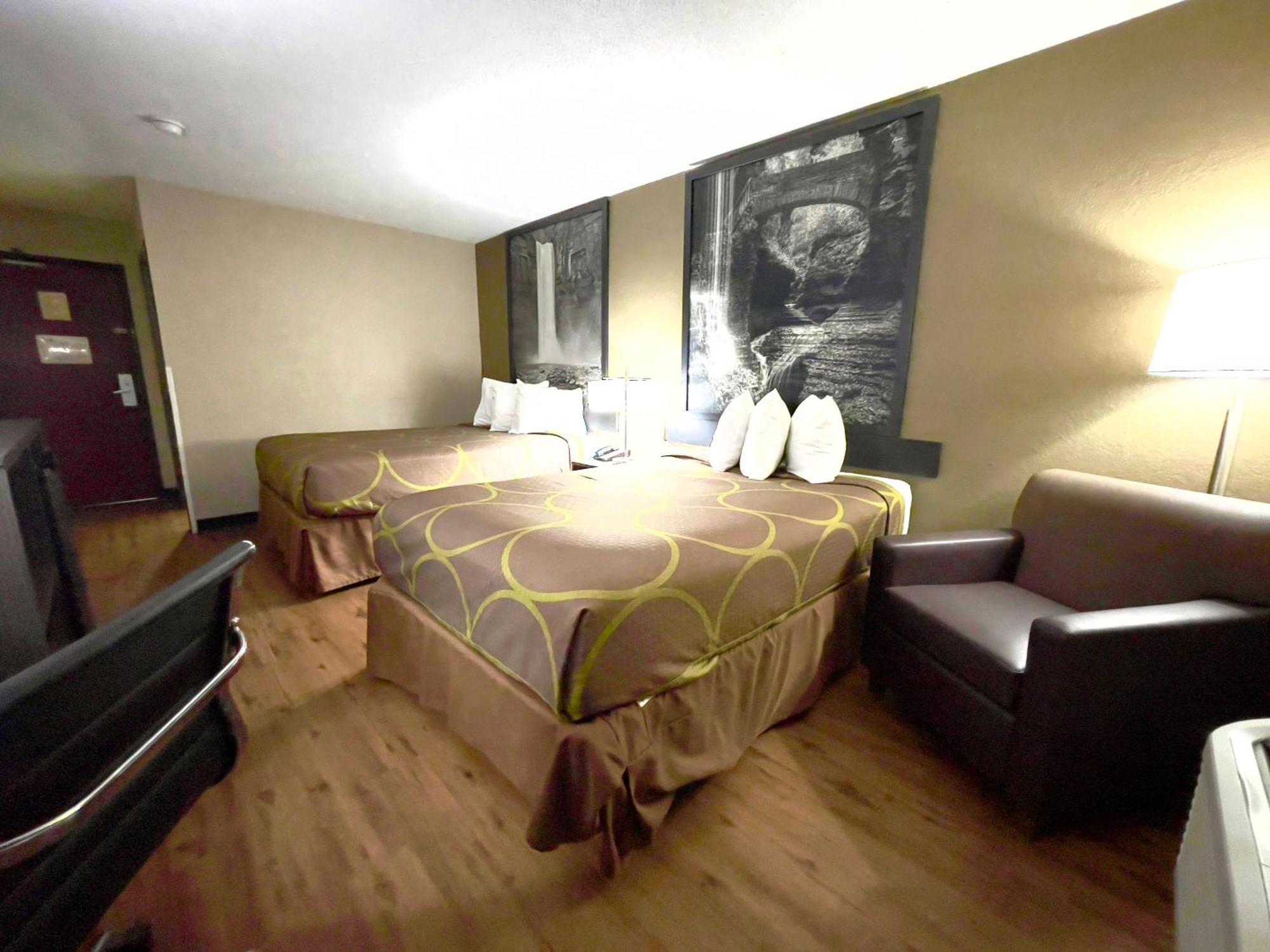 Super 8 By Wyndham Ithaca Hotel Buitenkant foto