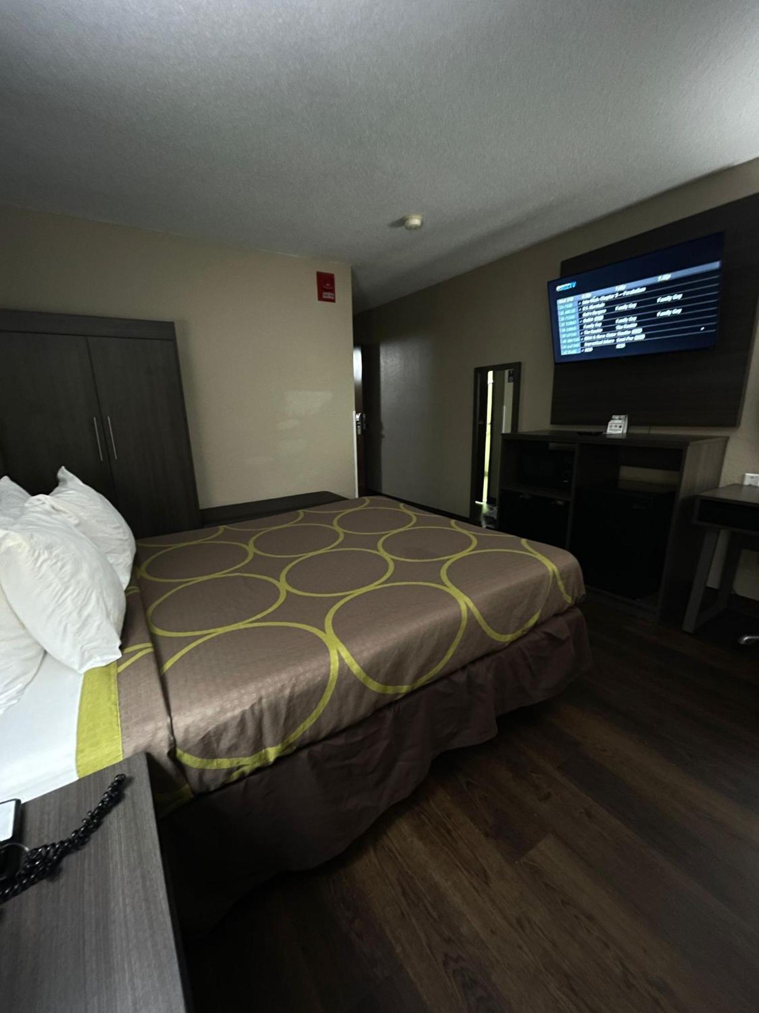 Super 8 By Wyndham Ithaca Hotel Buitenkant foto