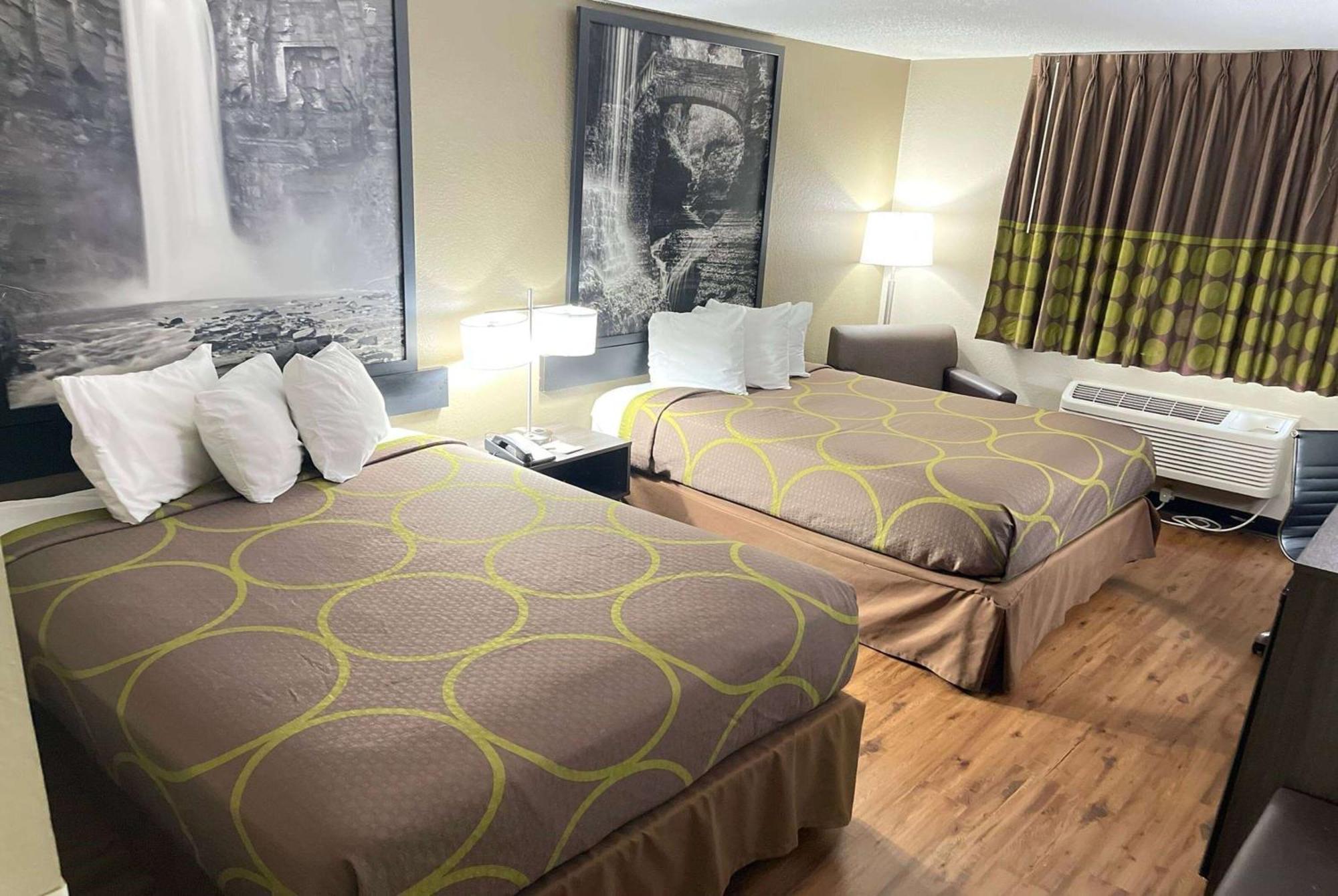 Super 8 By Wyndham Ithaca Hotel Buitenkant foto