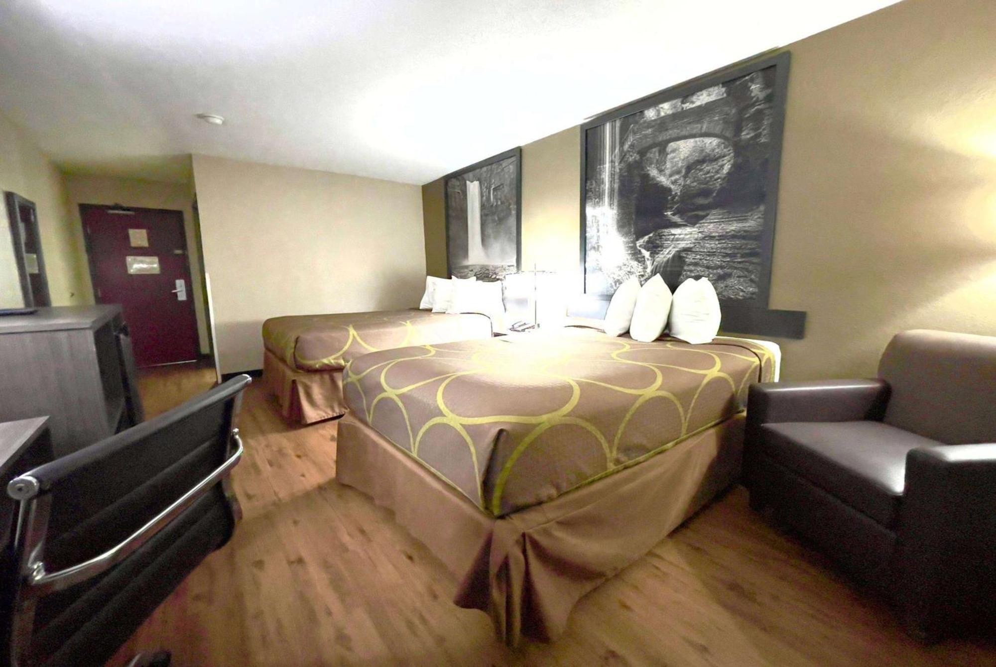 Super 8 By Wyndham Ithaca Hotel Buitenkant foto