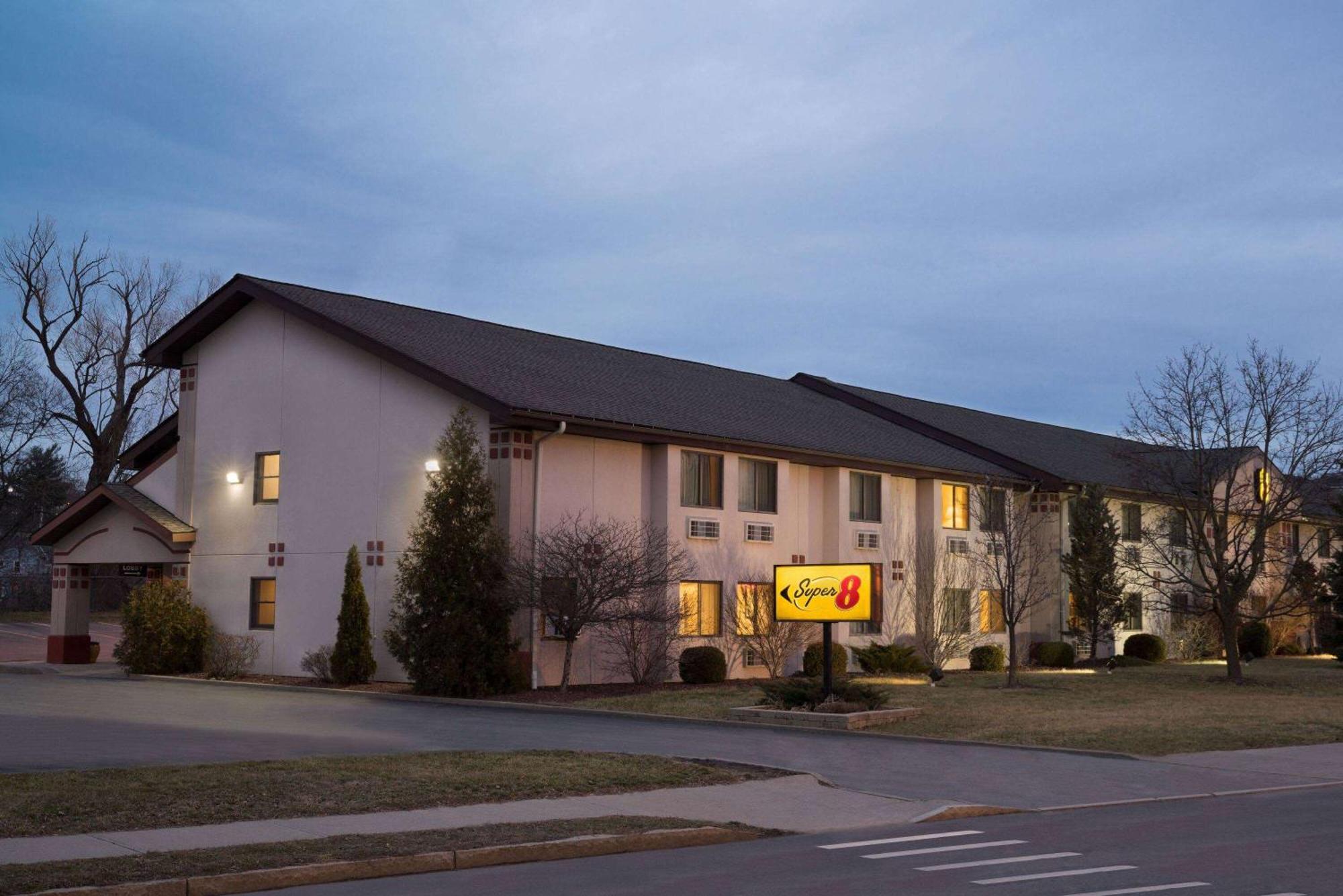 Super 8 By Wyndham Ithaca Hotel Buitenkant foto