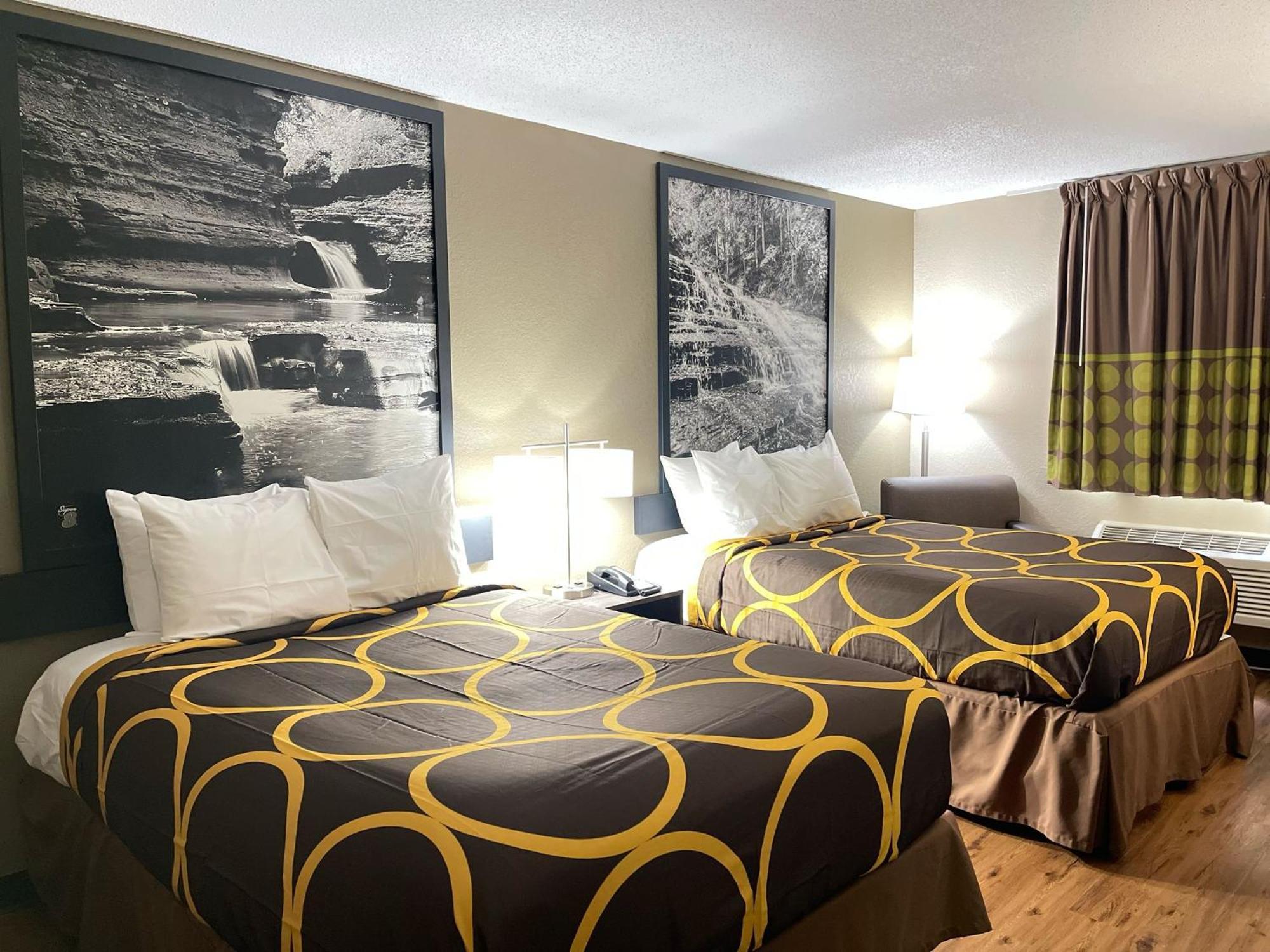 Super 8 By Wyndham Ithaca Hotel Buitenkant foto