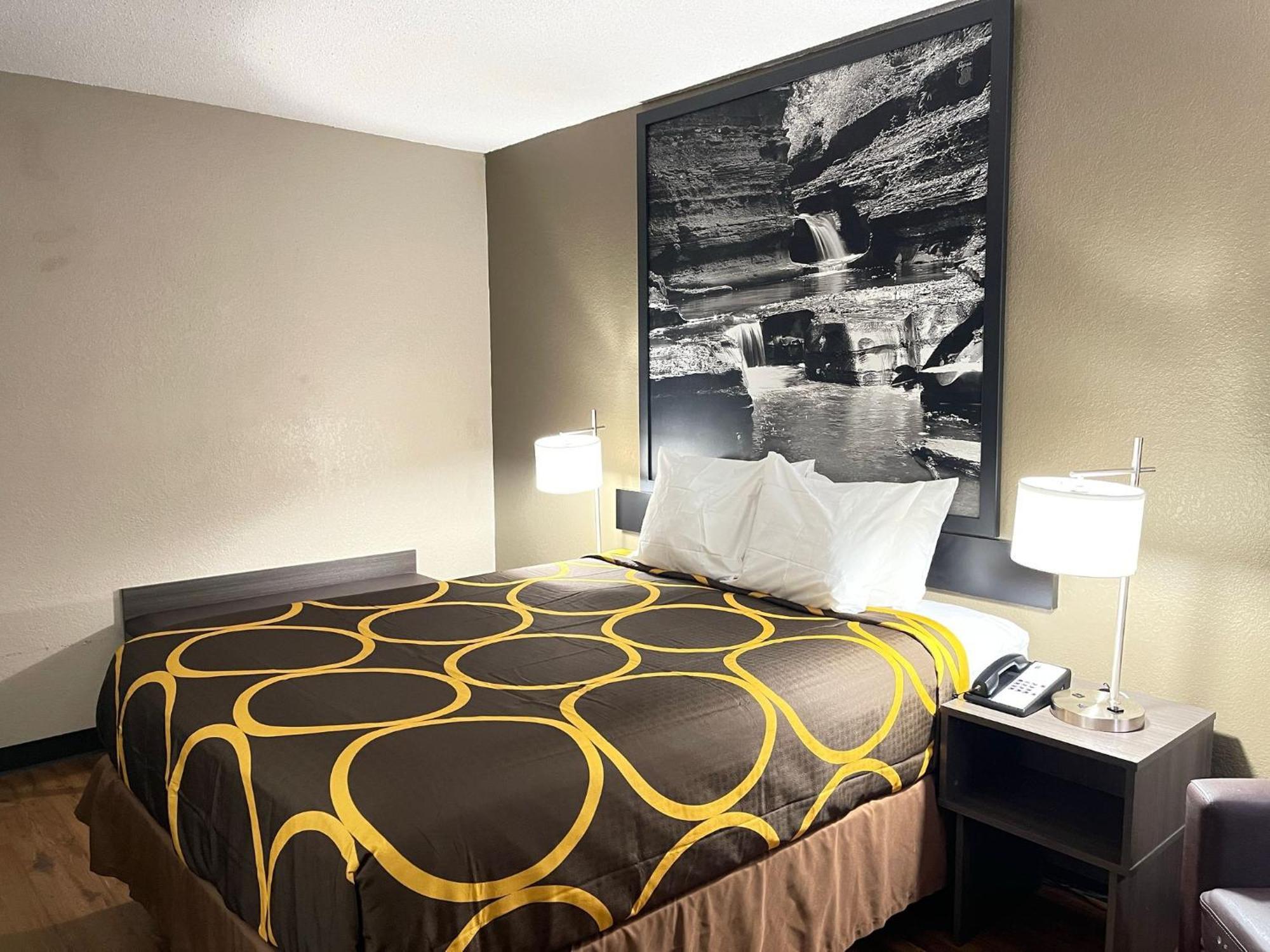 Super 8 By Wyndham Ithaca Hotel Buitenkant foto