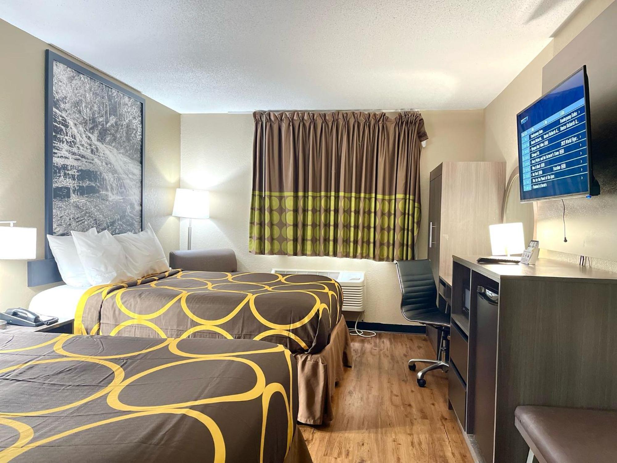 Super 8 By Wyndham Ithaca Hotel Buitenkant foto