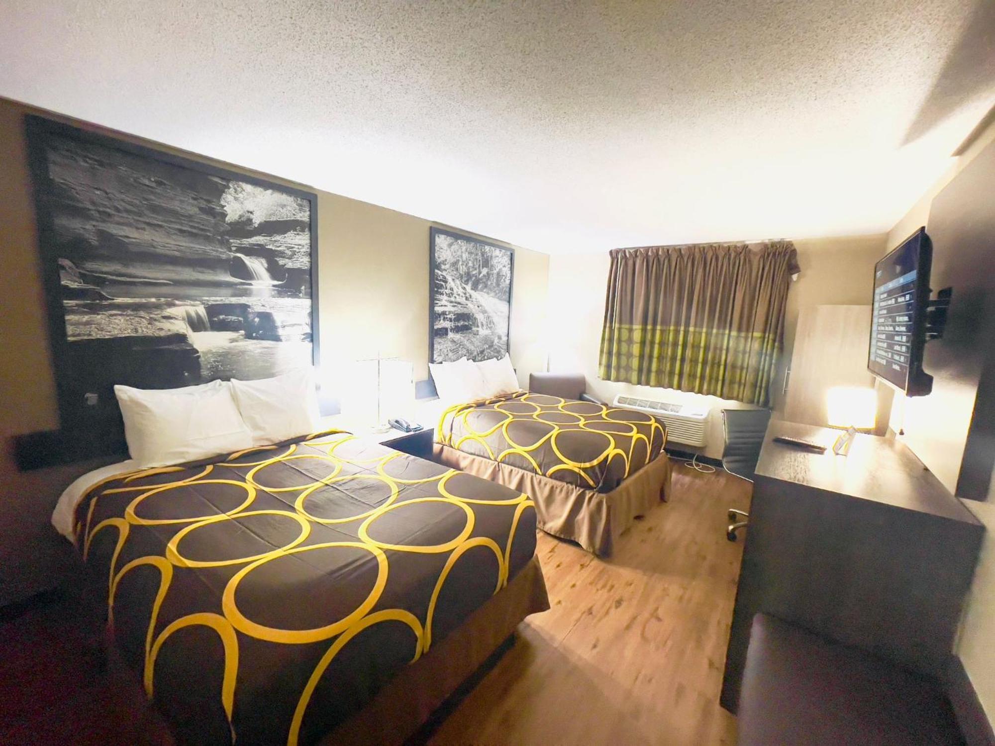 Super 8 By Wyndham Ithaca Hotel Buitenkant foto