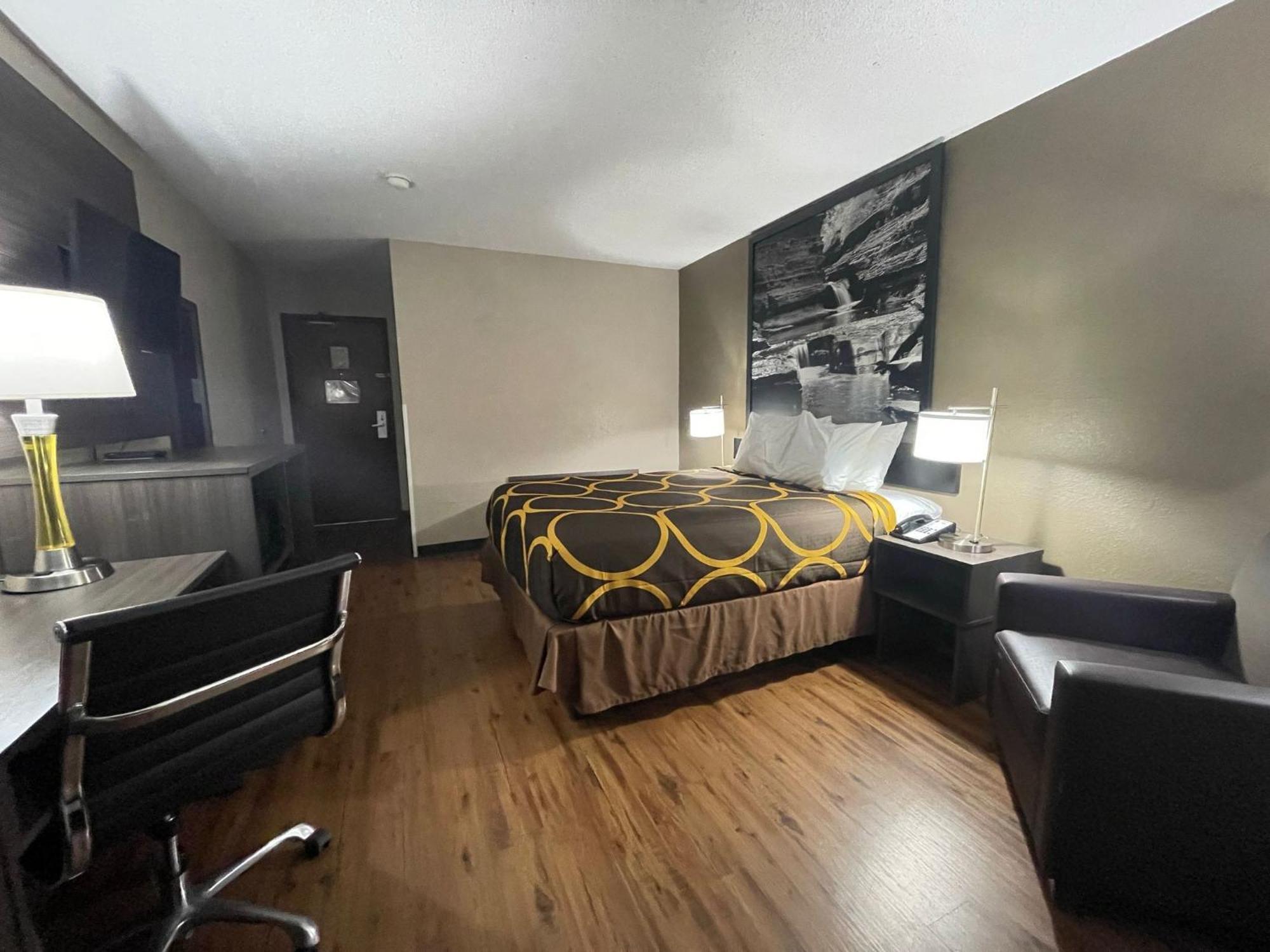 Super 8 By Wyndham Ithaca Hotel Buitenkant foto