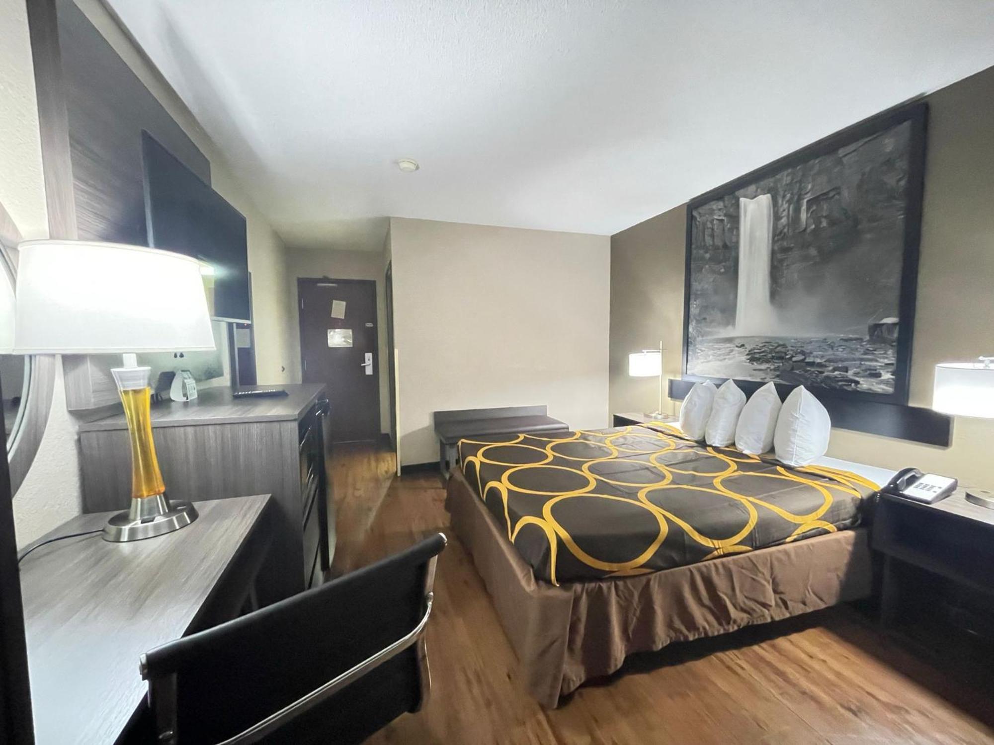 Super 8 By Wyndham Ithaca Hotel Buitenkant foto