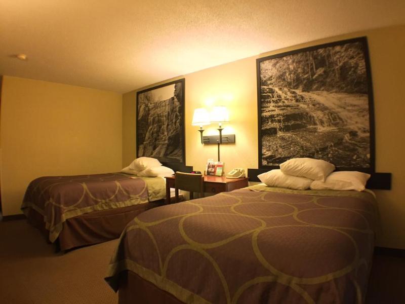 Super 8 By Wyndham Ithaca Hotel Buitenkant foto